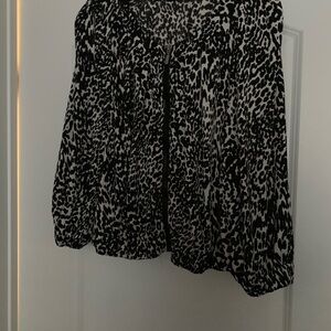 Stylish Black and White Women's Zipper Top